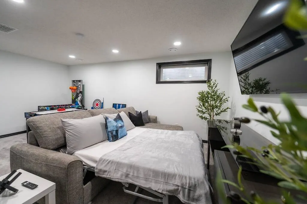Modern Home By Edmonton Airport Canada