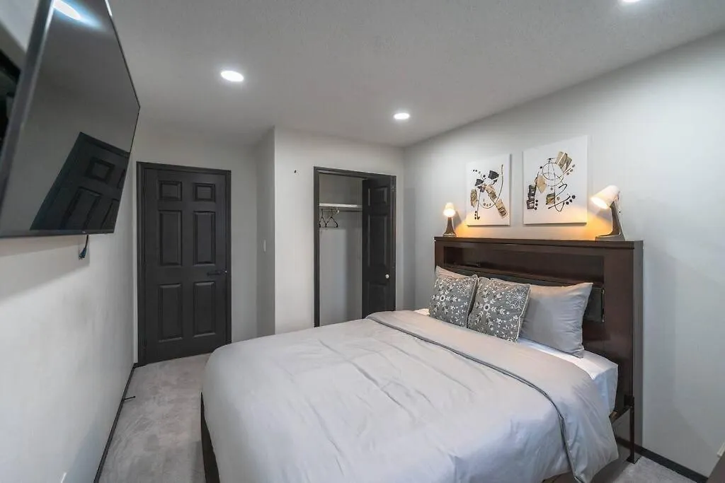 Modern Home By Edmonton Airport